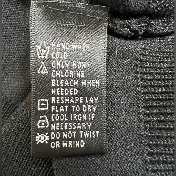 August Silk Black Top  S - Picture 7 of 9